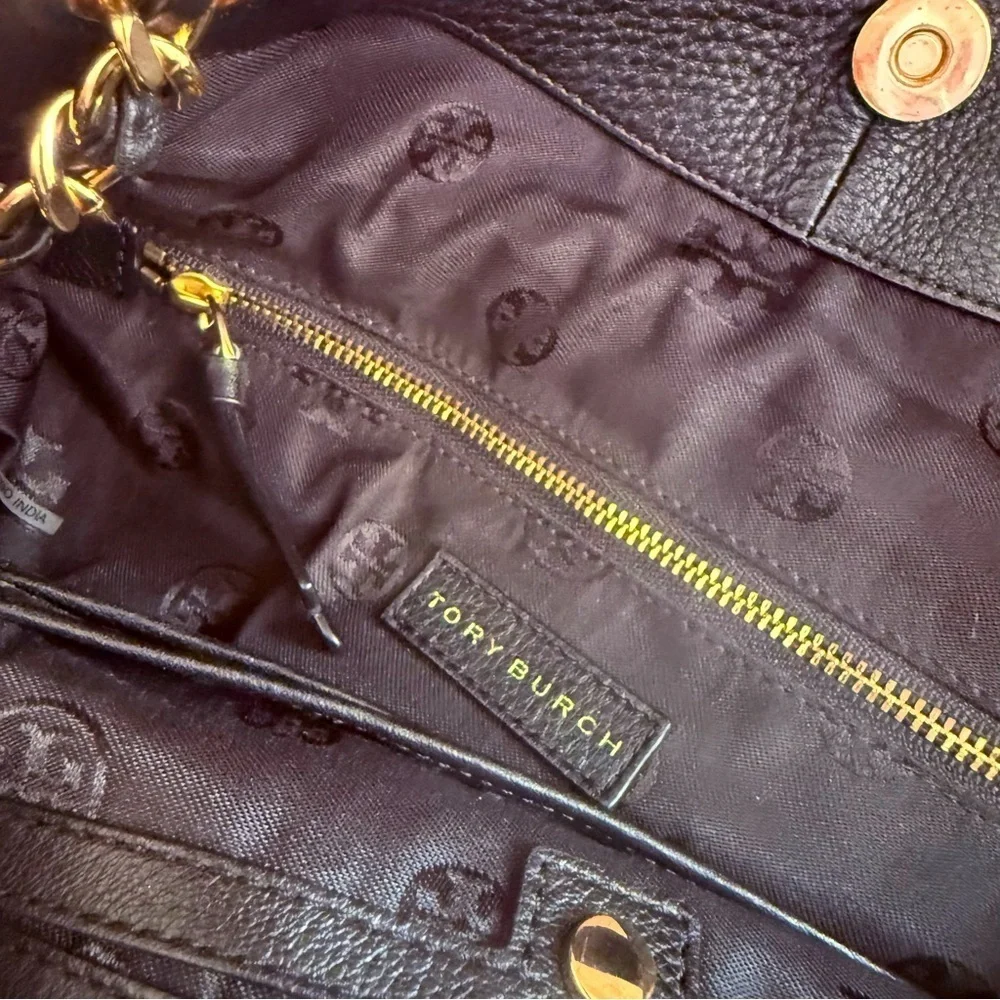 Tory Burch Marion East West in Black Pebbled Leather Bag